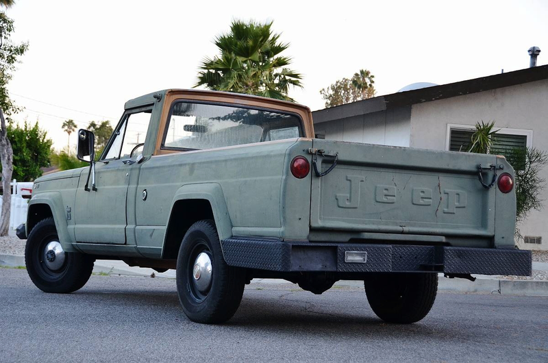 Illustration for article titled For $4,900, Are You Not Entertained By This 1964 Jeep Gladiator?